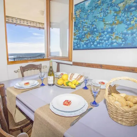 Fosseno Sleeps 4 Apartment Nebbiuno